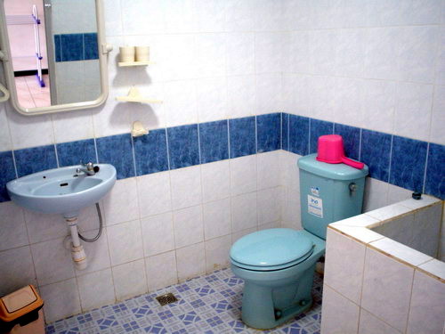 solusi dan penyebab saluran air kamar mandi mampet JASA 